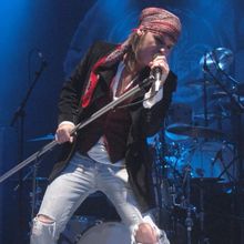 Spike (Quireboys) live.