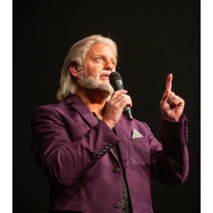 Andy Crust as Kenny Rogers live.