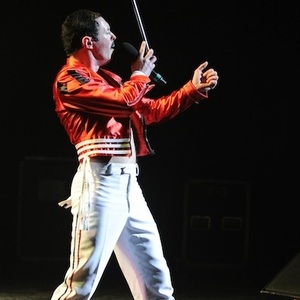 Gary Mullen & the Works live.