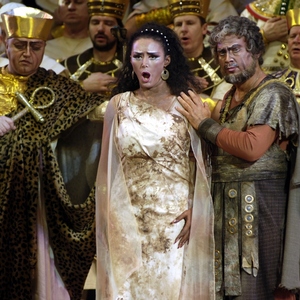 Aida live.